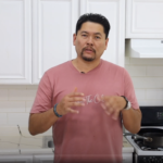 Como cortar un pollo con el chef Ricardo Cardona