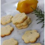 Buñuelos de yuca con queso y melado de papelón